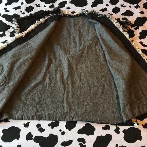 Western inspired handmade vest w/🖤fringe - Picture 7 of 8